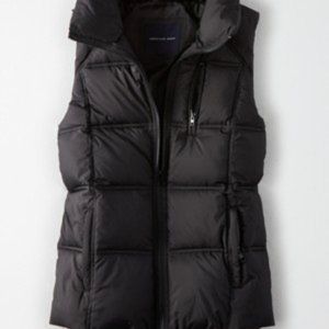 American Eagle Black Puffy Vest